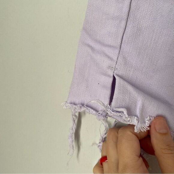 GAP Women’s Raw Hem 3” Denim Shorts - Picture 2 of 4